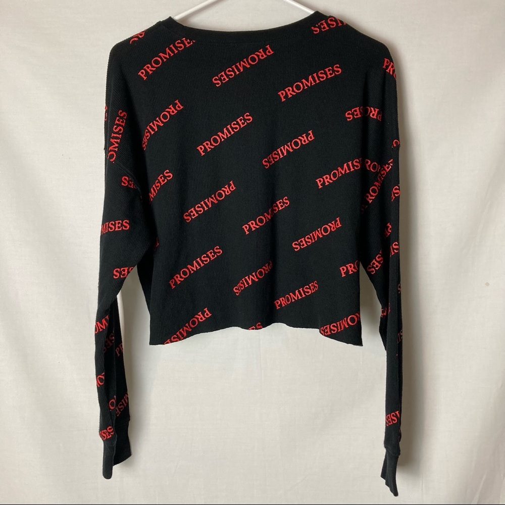 Forever 21 Cropped Graphic Top E2 - Picture 4 of 4